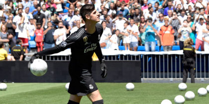 Belgian goalkeeper Thibaut Courtois throws balls to spectators during his presentation as new player of Real Madrid football team, at the Santiago Bernabeu stadium in Madrid on August 9, 2018. - Belgian international goalkeeper Thibaut Courtois will play the next six seasons at Real Madrid after confirming his transfer from Chelsea, while the white team has given the Croatian player Mateo Kovacic for a season to the English club. (Photo by JAVIER SORIANO / AFP) (Photo credit should read JAVIER SORIANO/AFP/Getty Images)