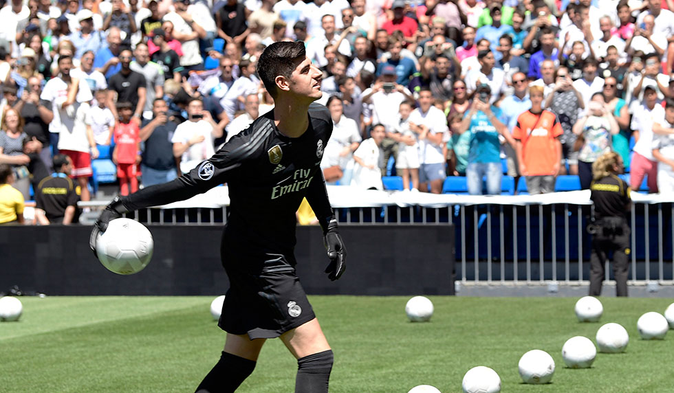 Belgian goalkeeper Thibaut Courtois throws balls to spectators during his presentation as new player of Real Madrid football team, at the Santiago Bernabeu stadium in Madrid on August 9, 2018. - Belgian international goalkeeper Thibaut Courtois will play the next six seasons at Real Madrid after confirming his transfer from Chelsea, while the white team has given the Croatian player Mateo Kovacic for a season to the English club. (Photo by JAVIER SORIANO / AFP) (Photo credit should read JAVIER SORIANO/AFP/Getty Images)