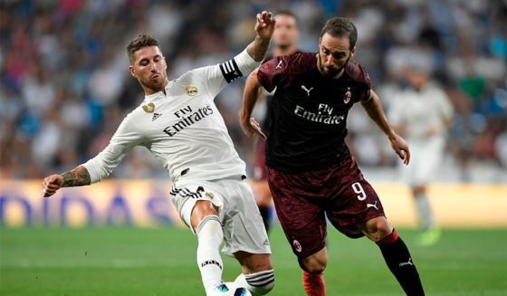Real Madrid's Spanish defender Sergio Ramos (L) challenges AC Milan's Argentinian forward Gonzalo Higuain during the Santiago Bernabeu Trophy football match between Real Madrid and AC Milan in Madrid on August 11, 2018. (Photo by GABRIEL BOUYS / AFP) (Photo credit should read GABRIEL BOUYS/AFP/Getty Images)