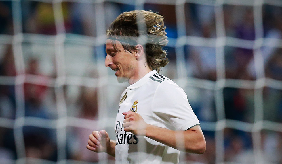 MADRID, SPAIN - AUGUST 11: Luka Modric of Real Madrid CF reacts during the Santiago Bernabeu Trophy between Real Madrid CF and AC Milan at Estadio Santiago Bernabeu on August 11, 2018 in Madrid, Spain. (Photo by Gonzalo Arroyo Moreno/Getty Images)