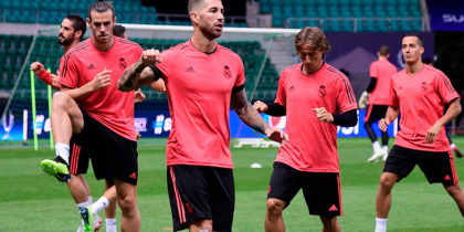 (L-R) Real Madrid's Spanish midfielder Isco, Real Madrid's Welsh forward Gareth Bale, Real Madrid's Spanish defender Sergio Ramos, Real Madrid's Croatian midfielder Luka Modric and Real Madrid's Spanish midfielder Lucas Vazquez take part in a trainig session at Lillekula stadium in Tallinn on August 14, 2018, on the eve of the UEFA Super Cup football match Atletico de Madrid vs Real Madrid CF. (Photo by JAVIER SORIANO / AFP) (Photo credit should read JAVIER SORIANO/AFP/Getty Images)