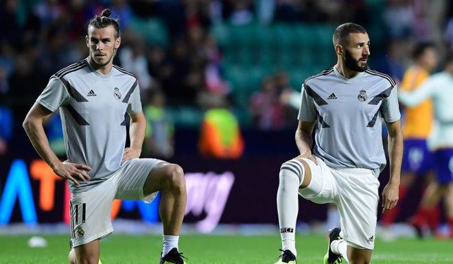 Real Madrid's Welsh forward Gareth Bale and Real Madrid's French forward Karim Benzema (R) warm up before the UEFA Super Cup football match between Real Madrid and Atletico Madrid at the Lillekula Stadium in the Estonian capital Tallinn on August 15, 2018. (Photo by JAVIER SORIANO / AFP) (Photo credit should read JAVIER SORIANO/AFP/Getty Images)