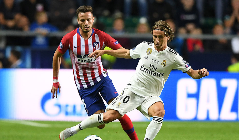 Real Madrid's Croatian midfielder Luka Modric (R) challenges Atletico Madrid's Spanish midfielder Saul Niguez during the UEFA Super Cup football match between Real Madrid and Atletico Madrid at the Lillekula Stadium in the Estonian capital Tallinn on August 15, 2018. (Photo by Janek SKARZYNSKI / AFP) (Photo credit should read JANEK SKARZYNSKI/AFP/Getty Images)