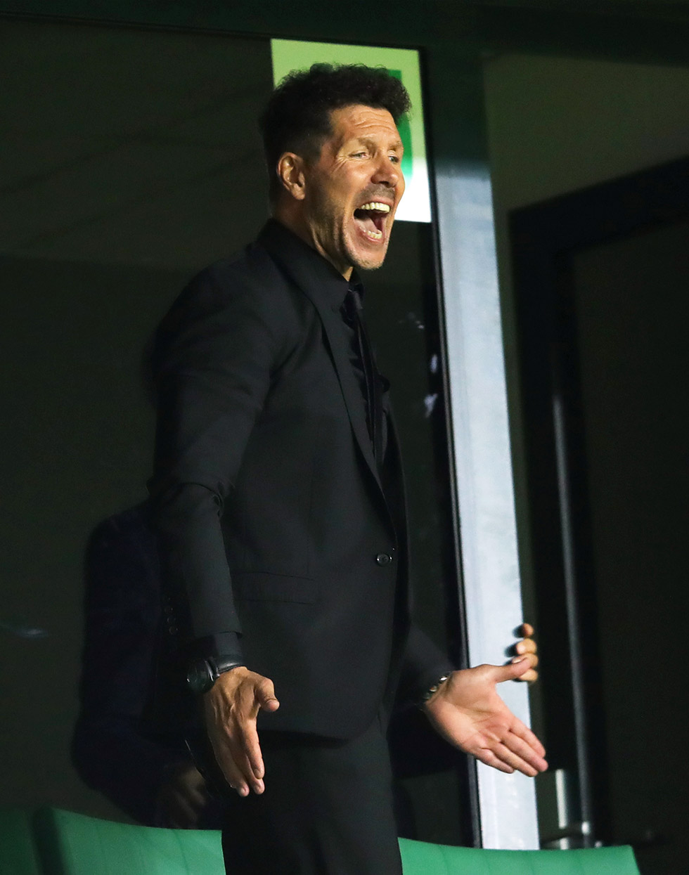 TALLINN, ESTONIA - AUGUST 15: Diego Simeone, Manager of Atletico Madrid gives instuctions during the UEFA Super Cup between Real Madrid and Atletico Madrid at Lillekula Stadium on August 15, 2018 in Tallinn, Estonia. (Photo by Alexander Hassenstein/Getty Images)