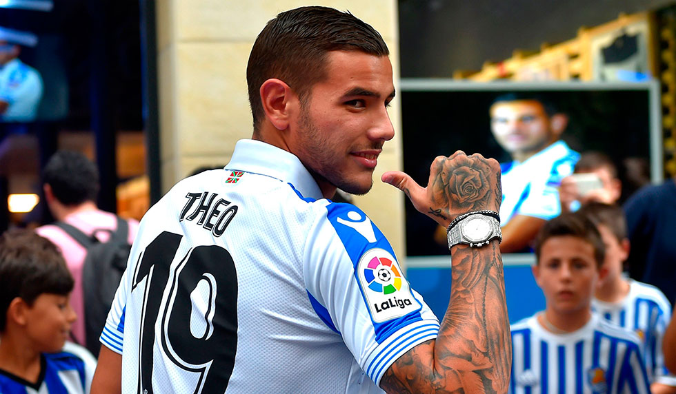 Real Sociedad's new French defender Theo Hernandez poses during his official presentation in the Spanish Basque city of San Sebastian on August 16, 2018. (Photo by ANDER GILLENEA / AFP) (Photo credit should read ANDER GILLENEA/AFP/Getty Images)