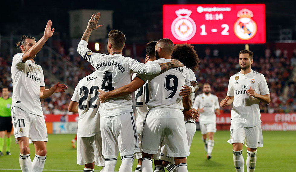 Real Madrid's French forward Karim Benzema (C) celebrates his goal with teammates during the Spanish league football match between Girona FC and Real Madrid CF at the Montilivi stadium in Girona on August 26, 2018. (Photo by Pau BARRENA CAPILLA / AFP) (Photo credit should read PAU BARRENA CAPILLA/AFP/Getty Images)