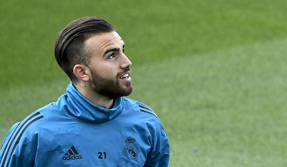 Real Madrid's Spanish forward Borja Mayoral and Real Madrid's Spanish midfielder Isco (R) take part in a training session at the Valdebebas training ground in Madrid on April 30, 2018 on the eve of the UEFA Champions League semi-final second-leg football match between Real Madrid and Bayern Munich. (Photo by GABRIEL BOUYS / AFP) (Photo credit should read GABRIEL BOUYS/AFP/Getty Images)