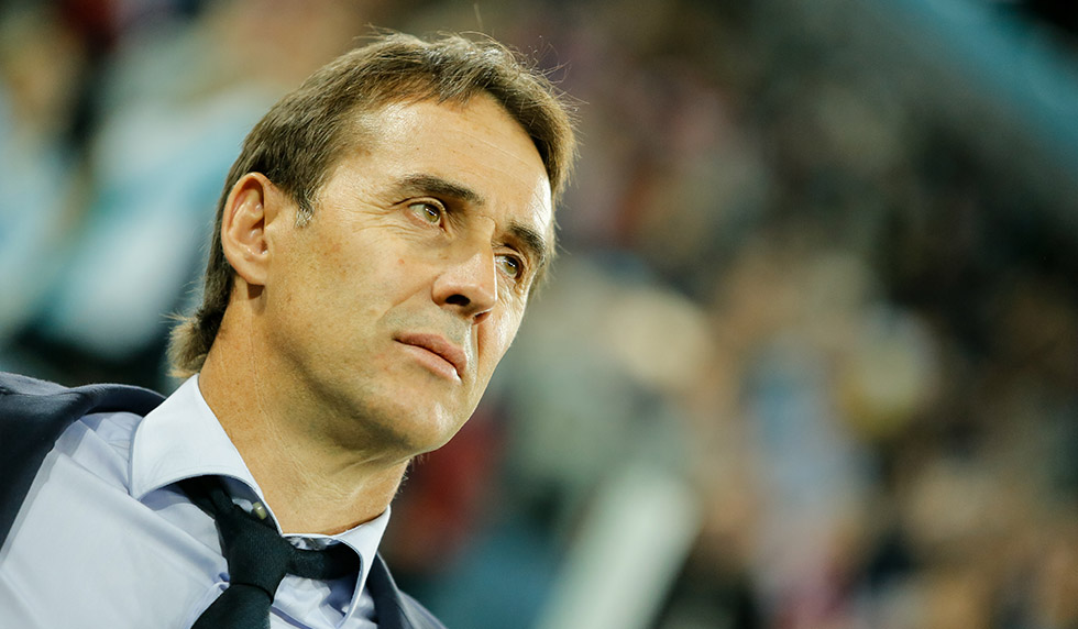 SAINT PETERSBURG, RUSSIA - NOVEMBER 14: Spain national team head coach Julen Lopetegui looks on during Russia and Spain International friendly match on November 14, 2017 at Saint Petersburg Stadium in Saint Petersburg, Russia. (Photo by Epsilon/Getty Images)