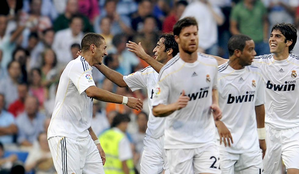 Real Madrid's Raul (2-L) celebrates with