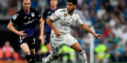 Real Madrid's Spanish midfielder Marco Asensio challenges Leganes' Spanish midfielder Javier Eraso (L) during the Spanish league football match between Real Madrid CF and Club Deportivo Leganes SAD at the Santiago Bernabeu stadium in Madrid on September 1, 2018. (Photo by GABRIEL BOUYS / AFP) (Photo credit should read GABRIEL BOUYS/AFP/Getty Images)