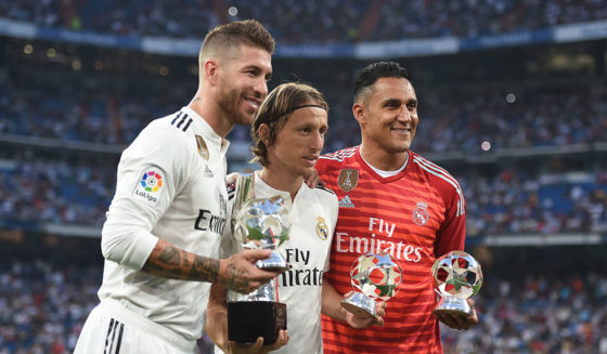 MADRID, SPAIN - SEPTEMBER 01: Sergio Ramos (left) Luka Modric (centre) and Keylor Navas of Real Madrid celebrate their 2017/18 UEFA Men's Defender, Player of the Year and Goalkeeper of the year awards respectively before the La Liga match between Real Madrid CF and CD Leganes at Estadio Santiago Bernabeu on September 1, 2018 in Madrid, Spain. (Photo by Denis Doyle/Getty Images)
