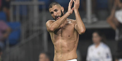 Real Madrid's French forward Karim Benzema acknowledges fans at the end of the Spanish league football match between Real Madrid CF and Club Deportivo Leganes SAD at the Santiago Bernabeu stadium in Madrid on September 1, 2018. (Photo by GABRIEL BOUYS / AFP) (Photo credit should read GABRIEL BOUYS/AFP/Getty Images)