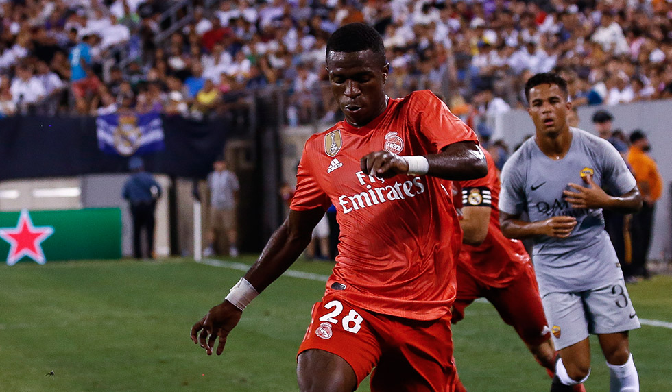 EAST RUTHERFORD, NJ - AUGUST 7: Rick Karsdorp #2 of Roma defends Vinicius Junior #28 of Real Madrid during their match at MetLife Stadium on August 7, 2018 in East Rutherford, New Jersey. (Photo by Jeff Zelevansky/Getty Images)