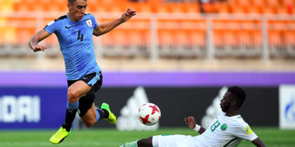 Uruguay's Jose Luis Rodriguez (L) fights for the ball with Saudi Arabia's Hassan Altambakti during their U-20 World Cup round of 16 football match between Uruguay and Saudi Arabia in Suwon on May 31, 2017. / AFP PHOTO / JUNG Yeon-Je (Photo credit should read JUNG YEON-JE/AFP/Getty Images)