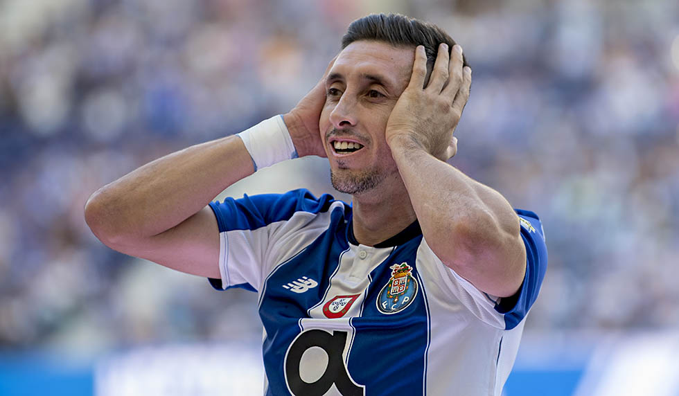 PORTO, PORTUGAL - JULY 28: Hector Herrera of FC Porto during the team presentation prior to the pre-season friendly match between FC Porto and Newcastle at Estádio do Drago on July 28, 2018 in Porto, Portugal. (Photo by Octavio Passos/Getty Images)