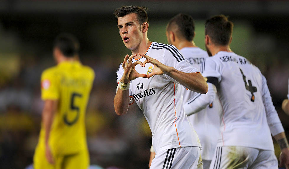 VILLARREAL, SPAIN - SEPTEMBER 14: Gareth Bale of Real Madrid celebrates scoring Real's opening goal during the La Liga match between Villarreal and Real Madrid at El Madrigal on September 14, 2013 in Villarreal, Spain. (Photo by Denis Doyle/Getty Images)