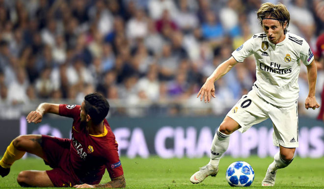 Real Madrid's Croatian midfielder Luka Modric controls the ball during the UEFA Champions League group G football match between Real Madrid CF and AS Roma at the Santiago Bernabeu stadium in Madrid on September 19, 2018. (Photo by GABRIEL BOUYS / AFP) (Photo credit should read GABRIEL BOUYS/AFP/Getty Images)