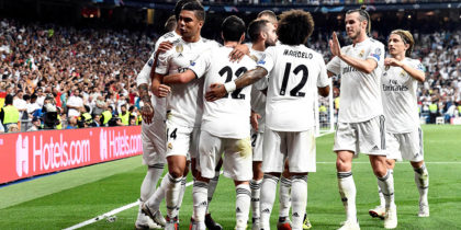 Real Madrid players celebrate the opening goal during the UEFA Champions League group G football match between Real Madrid CF and AS Roma at the Santiago Bernabeu stadium in Madrid on September 19, 2018. (Photo by OSCAR DEL POZO / AFP) (Photo credit should read OSCAR DEL POZO/AFP/Getty Images)