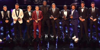 (L-R) Presenter Former Brazil and Barcelona player Ronaldinho, Brazil and PSG defender Dani Alves, Real madrid and Spain defender Sergio Ramos, Real Madrid and Croatia midfielder Luka Modric, Chelsea and Belgium midfielder Eden Hazard, British actor and event host Idris Elba, Paris Saint-Germain and France forward Kylian Mbappe and Chelsea and France midfielder NGolo Kante, Brazil's defender Marcelo, France and real Madrid defender Raphael Varane, Manchester United and Spain goalkeeper David De Gea and presenter former Germany captain Michael Ballack with their trophies at the presentation for the FIFA FIFPro World11 award 2018 during The Best FIFA Football Awards ceremony, on September 24, 2018 in London. (Photo by Ben STANSALL / AFP) (Photo credit should read BEN STANSALL/AFP/Getty Images)