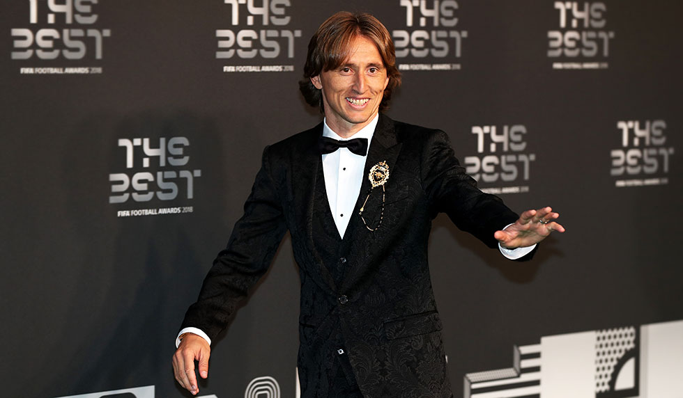 LONDON, ENGLAND - SEPTEMBER 24: Luka Modric of Real Madrid arrives on the Green Carpet ahead of The Best FIFA Football Awards at Royal Festival Hall on September 24, 2018 in London, England. (Photo by Dan Istitene/Getty Images)