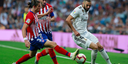 MADRID, SPAIN - SEPTEMBER 29: Karim Benzema (R) of Real Madrid CF competes for the ball with Filipe Luis (L) of Atletico de Madrid and his teammate Diego Godin (2ndL) during the La Liga match between Real Madrid CF and Club Atletico de Madrid at Estadio Santiago Bernabeu on September 29, 2018 in Madrid, Spain. (Photo by Gonzalo Arroyo Moreno/Getty Images)