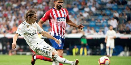 Real Madrid's Croatian midfielder Luka Modric (L) vies with Atletico Madrid's Spanish forward Diego Costa during the Spanish league football match between Real Madrid CF and Club Atletico de Madrid at the Santiago Bernabeu stadium in Madrid on September 29, 2018. (Photo by CURTO DE LA TORRE / AFP) (Photo credit should read CURTO DE LA TORRE/AFP/Getty Images)