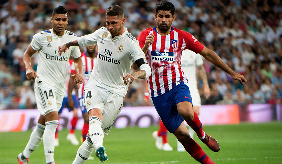 Real Madrid's Spanish defender Sergio Ramos (L) vies with Atletico Madrid's Spanish forward Diego Costa during the Spanish league football match between Real Madrid CF and Club Atletico de Madrid at the Santiago Bernabeu stadium in Madrid on September 29, 2018. (Photo by CURTO DE LA TORRE / AFP) (Photo credit should read CURTO DE LA TORRE/AFP/Getty Images)