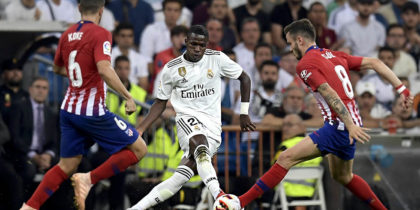 Real Madrid's Brazilian forward Vinicius Juniorv (C) vies with Atletico Madrid's Spanish midfielder Koke (L) and Atletico Madrid's Spanish midfielder Saul Niguez during the Spanish league football match between Real Madrid CF and Club Atletico de Madrid at the Santiago Bernabeu stadium in Madrid on September 29, 2018. (Photo by OSCAR DEL POZO / AFP) (Photo credit should read OSCAR DEL POZO/AFP/Getty Images)