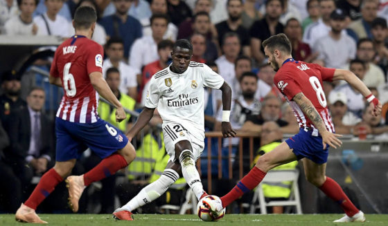 Real Madrid's Brazilian forward Vinicius Juniorv (C) vies with Atletico Madrid's Spanish midfielder Koke (L) and Atletico Madrid's Spanish midfielder Saul Niguez during the Spanish league football match between Real Madrid CF and Club Atletico de Madrid at the Santiago Bernabeu stadium in Madrid on September 29, 2018. (Photo by OSCAR DEL POZO / AFP) (Photo credit should read OSCAR DEL POZO/AFP/Getty Images)