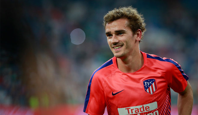 MADRID, SPAIN - SEPTEMBER 29: Antoine Griezmann of Atletico de Madrid leaves the pitch after his warming up before the La Liga match between Real Madrid CF and Club Atletico de Madrid at Estadio Santiago Bernabeu on September 29, 2018 in Madrid, Spain. (Photo by Gonzalo Arroyo Moreno/Getty Images)