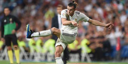 MADRID, SPAIN - AUGUST 19: Gareth Bale of Real Madrid crosses the ball during the La Liga match between Real Madrid CF and Getafe CF at Estadio Santiago Bernabeu on August 19, 2018 in Madrid, Spain. (Photo by Denis Doyle/Getty Images)