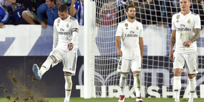 Real Madrid's Spanish defender Sergio Ramos (L) reacts kicking the field after Alaves' goal beside Real Madrid's Spanish defender Nacho Fernandez (C) and Real Madrid's German midfielder Toni Kroos during the Spanish league football match between Deportivo Alaves and Real Madrid CF at the Mendizorroza stadium in Vitoria on October 6, 2018. (Photo by ANDER GILLENEA / AFP) (Photo credit should read ANDER GILLENEA/AFP/Getty Images)