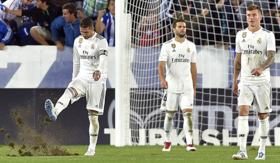 Real Madrid's Spanish defender Sergio Ramos (L) reacts kicking the field after Alaves' goal beside Real Madrid's Spanish defender Nacho Fernandez (C) and Real Madrid's German midfielder Toni Kroos during the Spanish league football match between Deportivo Alaves and Real Madrid CF at the Mendizorroza stadium in Vitoria on October 6, 2018. (Photo by ANDER GILLENEA / AFP) (Photo credit should read ANDER GILLENEA/AFP/Getty Images)