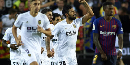 VALENCIA, SPAIN - OCTOBER 07: Ezequiel Garay of Valencia celebrates after scoring his sides first goal during the La Liga match between Valencia CF and FC Barcelona at Estadio Mestalla on October 7, 2018 in Valencia, Spain. (Photo by Manuel Queimadelos Alonso/Getty Images)