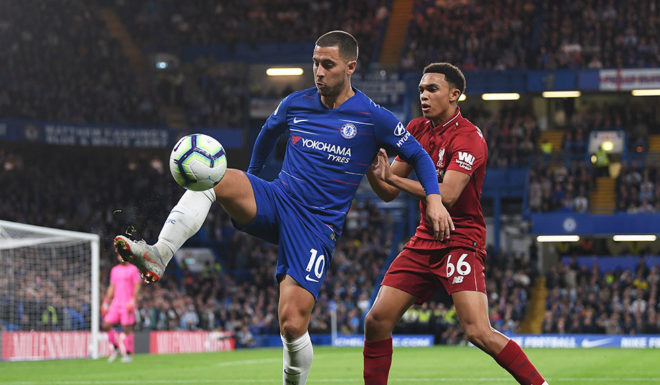 LONDON, ENGLAND - SEPTEMBER 29: Eden Hazard of Chelsea controls the ball as Trent Alexander-Arnold of Liverpool challenges during the Premier League match between Chelsea FC and Liverpool FC at Stamford Bridge on September 29, 2018 in London, United Kingdom. (Photo by Shaun Botterill/Getty Images)