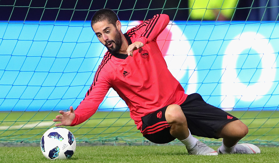 TALLINN, ESTONIA - AUGUST 14: Isco of Real Madrid CF safes the ball during a training session ahead of the UEFA Super Cup match against Atletico Madrid at Lillekuela Stadium on August 14, 2018 in Tallinn, Estonia. (Photo by Alexander Hassenstein/Getty Images)