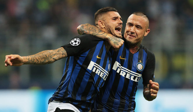 MILAN, ITALY - SEPTEMBER 18: Mauro Emanuel Icardi (L) of FC Internazionale celebrates his goal with his team-mate Radja Nainggolan during the Group B match of the UEFA Champions League between FC Internazionale and Tottenham Hotspur at San Siro Stadium on September 18, 2018 in Milan, Italy. (Photo by Emilio Andreoli/Getty Images)