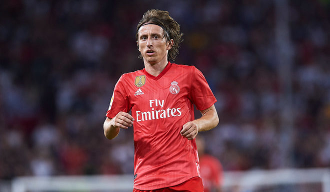 SEVILLE, SPAIN - SEPTEMBER 26: Luka Modric of Real Madrid CF looks on during the La Liga match between Sevilla FC and Real Madrid CF at Estadio Ramon Sanchez Pizjuan on September 26, 2018 in Seville, Spain. (Photo by Aitor Alcalde/Getty Images)