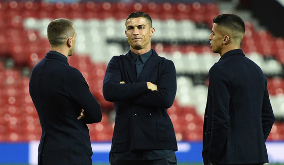 Juventus' Portuguese striker Cristiano Ronaldo (C) joins teammates during a walkabout inside Old Trafford stadium in Manchester, north west England on October 22, 2018, on the eve of their UEFA Champions League group H football match against Manchester United on October 23. (Photo by Oli SCARFF / AFP) (Photo credit should read OLI SCARFF/AFP/Getty Images)