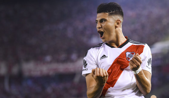 BUENOS AIRES, ARGENTINA - AUGUST 29: Exequiel Palacios of River Plate celebrates after scoring the second goal of his team during a round of sixteen second leg match between River Plate and Racing Club as part of Copa CONMEBOL Libertadores at Antonio Vespucio Liberti Stadium on August 29, 2018 in Buenos Aires, Argentina. (Photo by Marcelo Endelli/Getty Images)