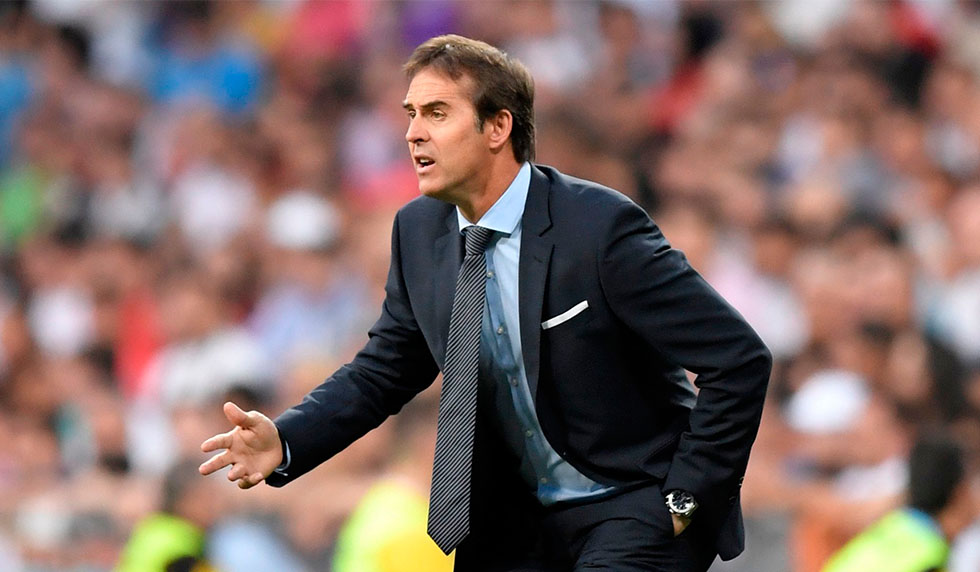Real Madrid's Spanish coach Julen Lopetegui reacts during the Santiago Bernabeu Trophy football match between Real Madrid and AC Milan in Madrid on August 11, 2018. (Photo by GABRIEL BOUYS / AFP) (Photo credit should read GABRIEL BOUYS/AFP/Getty Images)