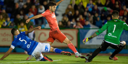 Real Madrid's Spanish midfielder Marco Asensio (C) vies with UD Melilla's Spanish defender Mohamed Mahanan (L) and Spanish goalkeeper Dani Barrio during the Spanish King's Cup football match between UD Melilla and Real Madrid CF at the Alvarez Claro municipal stadium in the autonomous city of Melilla on October 31, 2018. (Photo by JORGE GUERRERO / AFP) (Photo credit should read JORGE GUERRERO/AFP/Getty Images)