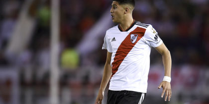 BUENOS AIRES, ARGENTINA - OCTOBER 02: Exequiel Palacios of River Plate drives the ball during a quarter final second leg match of Copa CONMEBOL Libertadores 2018 between River Plate and Independiente at Estadio Monumental Antonio Vespucio Liberti on October 2, 2018 in Buenos Aires, Argentina. (Photo by Marcelo Endelli/Getty Images)BUENOS AIRES, ARGENTINA - OCTOBER 02: Exequiel Palacios of River Plate drives the ball during a quarter final second leg match of Copa CONMEBOL Libertadores 2018 between River Plate and Independiente at Estadio Monumental Antonio Vespucio Liberti on October 2, 2018 in Buenos Aires, Argentina. (Photo by Marcelo Endelli/Getty Images)