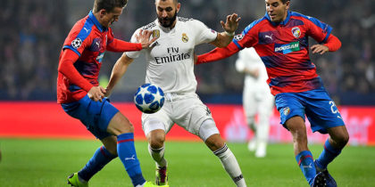 Real Madrid's French forward Karim Benzema (C) vies for the ball with Viktoria Plzen's Czech midfielder Ales Cermak during the UEFA Champions League group G football match Viktoria Plzen v Real Madrid in Plzen, Czech Republic on November 7, 2018. (Photo by JOE KLAMAR / AFP) (Photo credit should read JOE KLAMAR/AFP/Getty Images)
