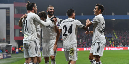 Real Madrid's Welsh forward Gareth Bale (L) is congratulated by teammates after scoring during the UEFA Champions League group G football match Viktoria Plzen v Real Madrid in Plzen, Czech Republic on November 7, 2018. (Photo by JOE KLAMAR / AFP) (Photo credit should read JOE KLAMAR/AFP/Getty Images)