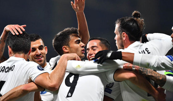 Real Madrid's French forward Karim Benzema (hidden) is congratulated by teammates after scoring during the UEFA Champions League group G football match Viktoria Plzen v Real Madrid in Plzen, Czech Republic on November 7, 2018. (Photo by JOE KLAMAR / AFP) (Photo credit should read JOE KLAMAR/AFP/Getty Images)