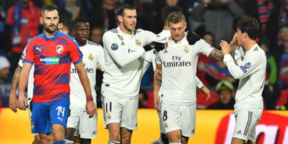 Real Madrid's German midfielder Toni Kroos celebrates scoring the 0-5 goal with his team-mates during the UEFA Champions League group G football match Viktoria Plzen v Real Madrid in Plzen, Czech Republic on November 7, 2018. (Photo by JOE KLAMAR / AFP) (Photo credit should read JOE KLAMAR/AFP/Getty Images)