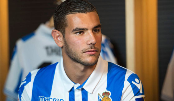 Real Sociedad's new French defender Theo Hernandez poses during his official presentation in the Spanish Basque city of San Sebastian on August 16, 2018. (Photo by ANDER GILLENEA / AFP) (Photo credit should read ANDER GILLENEA/AFP/Getty Images)