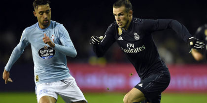 Real Madrid's Welsh forward Gareth Bale (R) vies with Celta Vigo's Spanish forward Brais Mendez during the Spanish league football match between RC Celta de Vigo and Real Madrid CF at the Balaidos stadium in Vigo on November 11, 2018. (Photo by MIGUEL RIOPA / AFP) (Photo credit should read MIGUEL RIOPA/AFP/Getty Images)