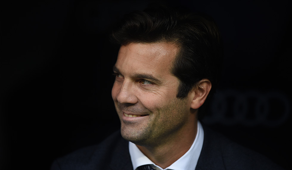 MADRID, SPAIN - NOVEMBER 03: Interim Santiago Solari, head coach of Real Madrid looks on before the start the La Liga match between Real Madrid CF and Real Valladolid CF at Estadio Santiago Bernabeu on November 03, 2018 in Madrid, Spain. (Photo by Denis Doyle/Getty Images)